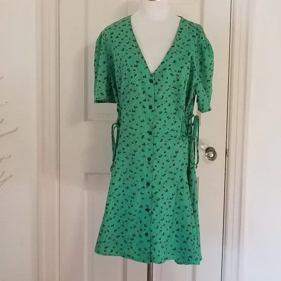 Collusion | Dresses | Collusion Green Flower Side Ties V Neck Button Down Dress Sz 4 | Poshmark Collusion | Dresses | Collusion Green Flower Side Ties V Neck Button Down Dress Sz 4 | Poshmark